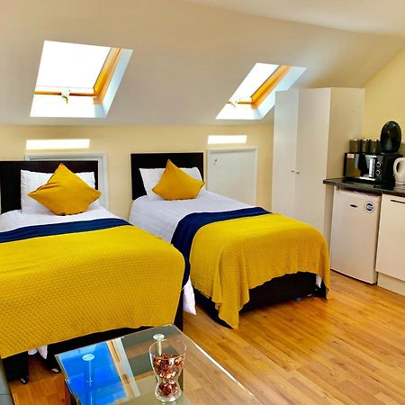 London Studio Apartments, Private Bathroom, Kitchenette, Parking, Np7 Eksteriør bilde