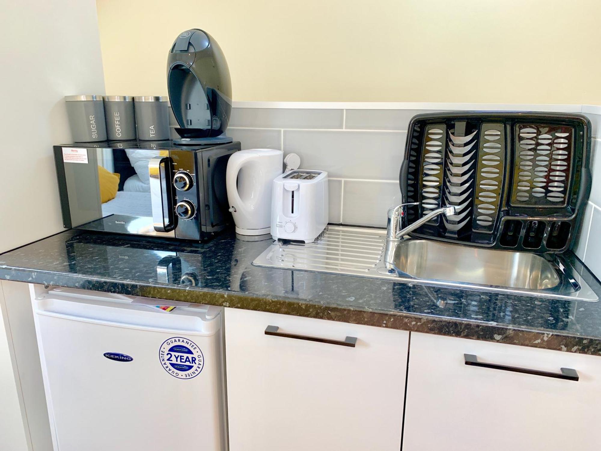 London Studio Apartments, Private Bathroom, Kitchenette, Parking, Np7 Eksteriør bilde