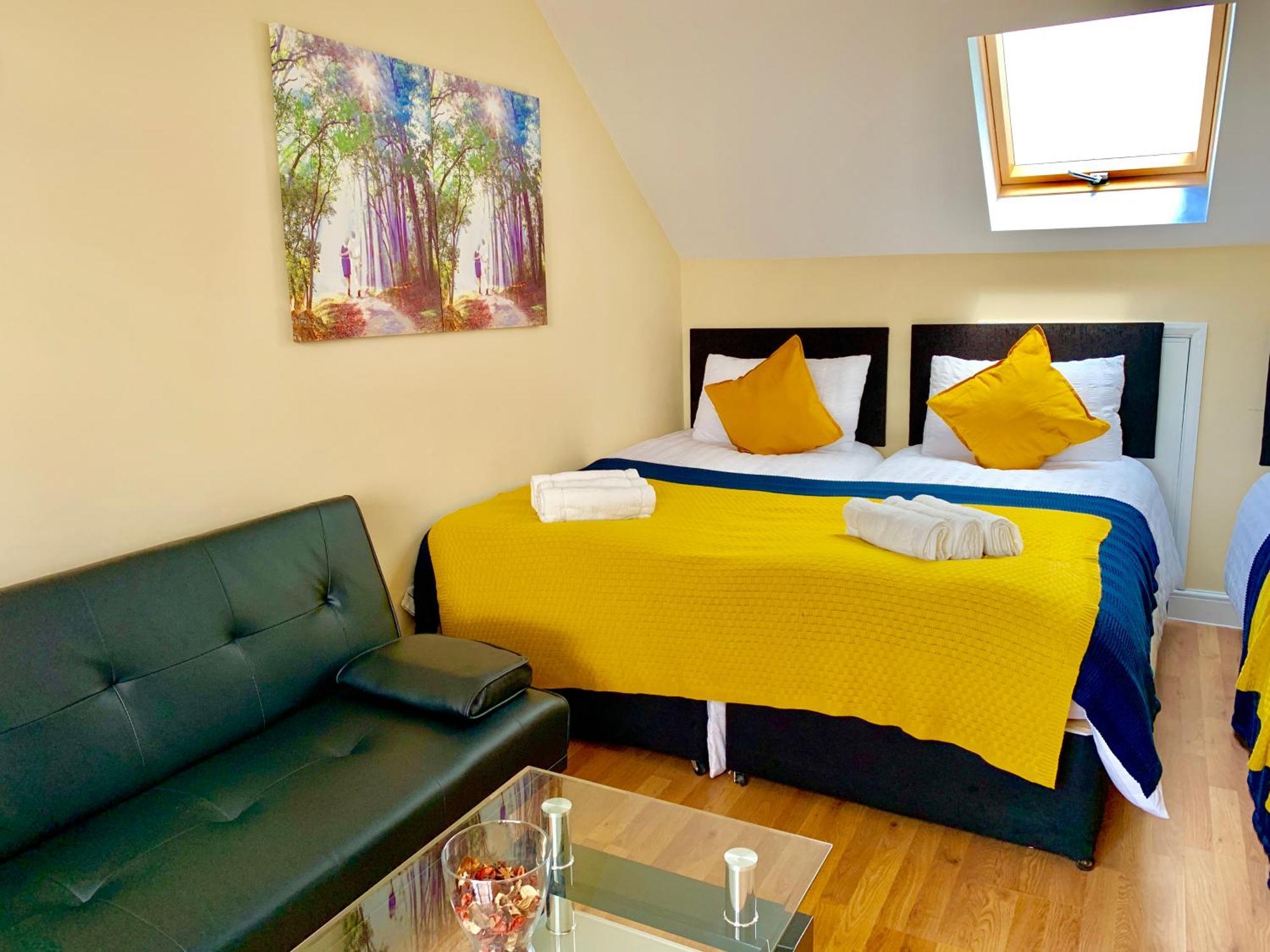 London Studio Apartments, Private Bathroom, Kitchenette, Parking, Np7 Eksteriør bilde
