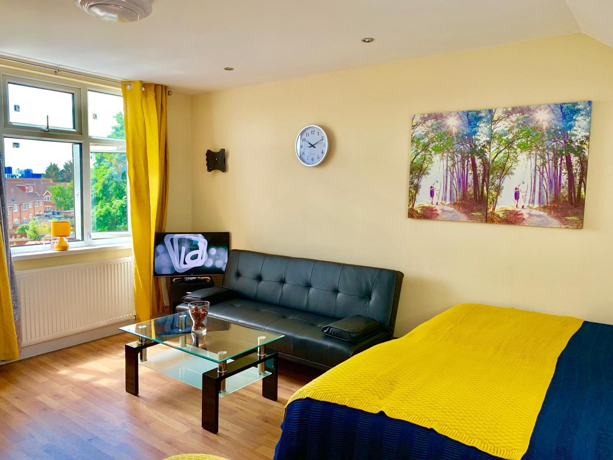 London Studio Apartments, Private Bathroom, Kitchenette, Parking, Np7 Eksteriør bilde