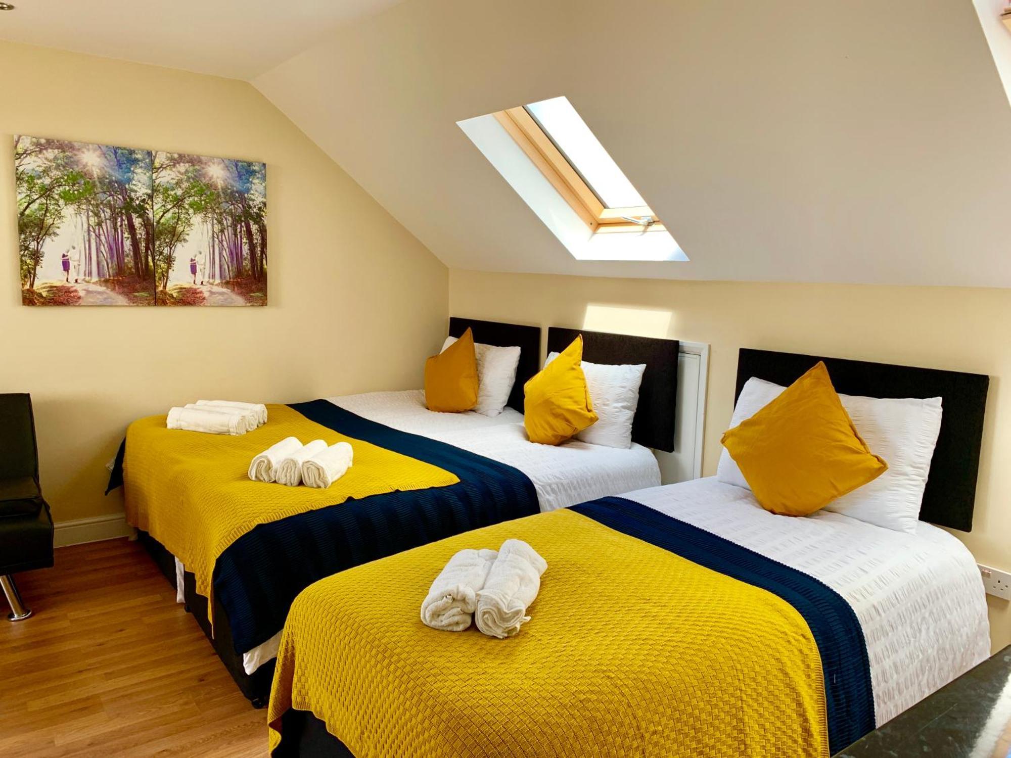 London Studio Apartments, Private Bathroom, Kitchenette, Parking, Np7 Eksteriør bilde